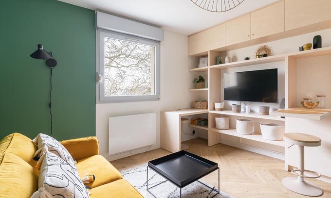 Republique - Les Ponts Apartment | Newly Renovated Studio with Child-Friendly Amenities
