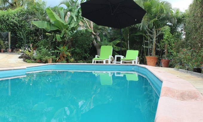 Saint-Paul Apartment | Enchanting Studio Rental on a Magical Island with Ocean View