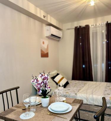 Lapu-Lapu Apartment | Studio Retreat with Balcony and Pool