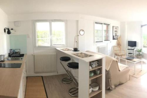 Ouistreham Apartment | Pet-Friendly Studio RivaHome: Rated 9/10 by Guests