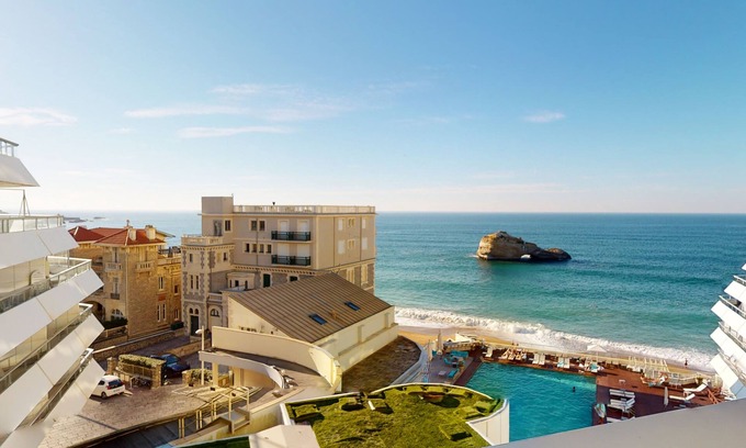 Biarritz Apartment | Oceanfront Studio with Spectacular Sea Views - Welkeys