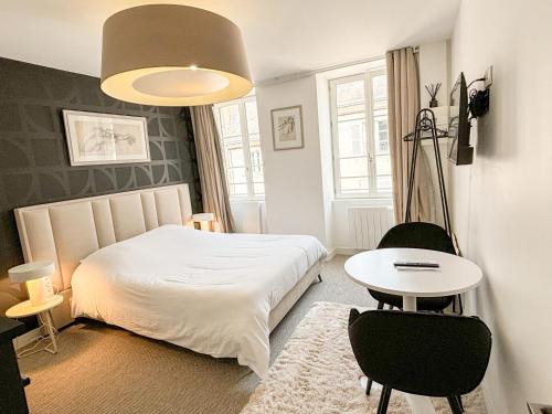 Alencon Apartment | Romantic Studio N6: Guest Rated 10/10 Getaway