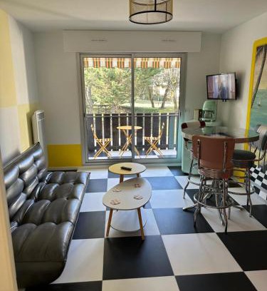Saint-Georges-de-Didonne Apartment | Welcoming Studio Sixties: Family-Friendly & Accessible Stay