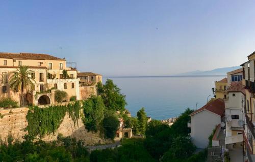 Pizzo Apartment | Oceanfront Studio Sant'Antonio with Spa and Hot Tub