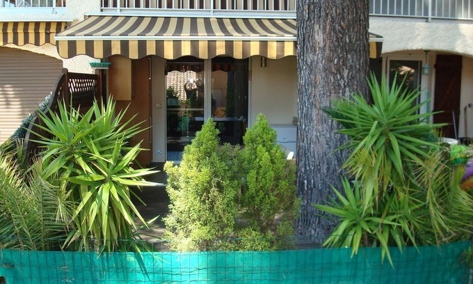 Saint-Cyr-sur-Mer Apartment | Oceanfront Studio Seaside - Top-Rated Stay in Les Lecques
