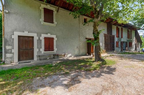 Annecy Apartment | Cozy Studio Serena - Welkeys: Pet and Child Friendly Retreat
