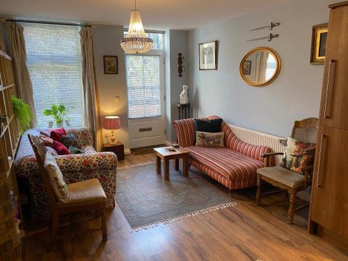 Macclesfield Apartment | Unique Town Centre Apartment - Pet & Child Friendly Stay