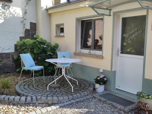 Tunsel Apartment | Cozy Studio Sorgenfrei: Your Ideal Getaway Awaits