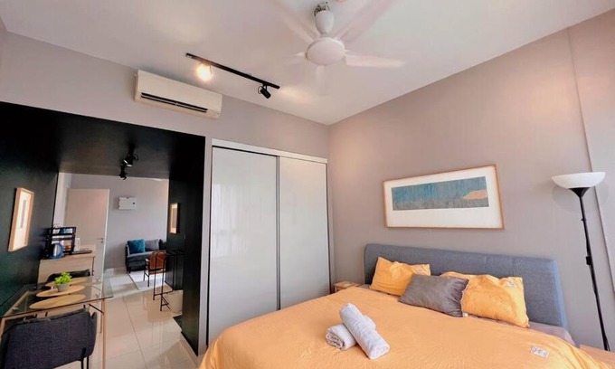 Sungai Buloh Apartment | Ideal Studio Staycation D'Sara Near MRT & Hospitals