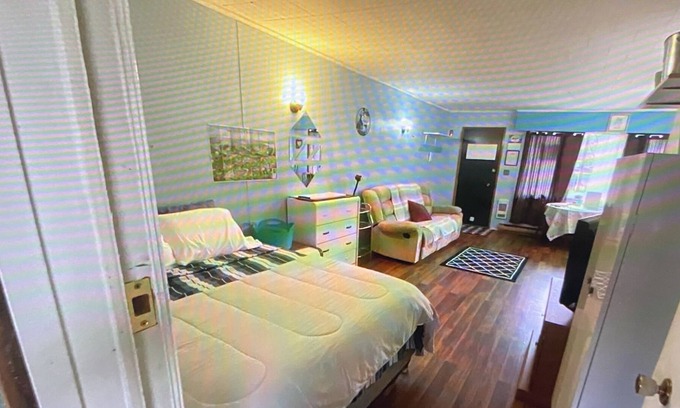 Midway Apartment | Studio Suite just steps to the KettleRiver