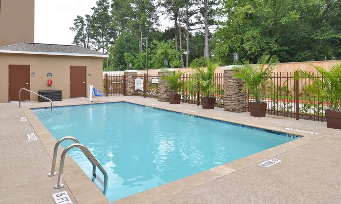 Tomball Apartment | Modern Studio Suite in Houston with Pool and Business Center