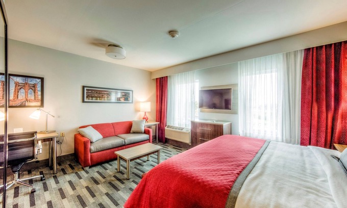 Columbus Apartment | Convenient Studio Suite with Indoor Pool near OSU