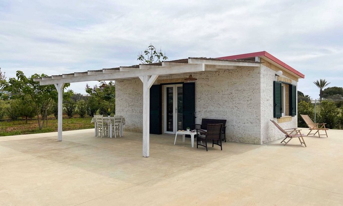 Capilungo House | Cozy Studio Apartment Steps from the Sea with Ocean View