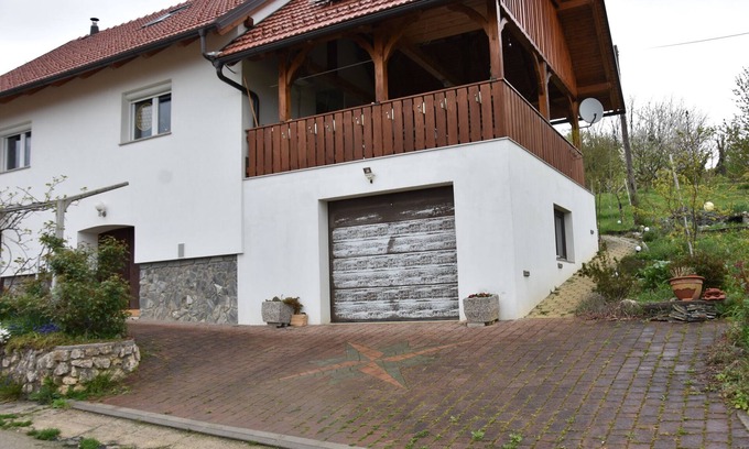 Metlika Apartment | Garden-View Studio with Spa and Family-Friendly Amenities