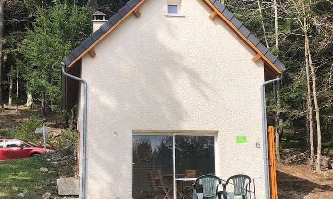 Le Chambon-sur-Lignon Apartment | Tranquil Studio Le Petit Mézenc: Ideal for Families