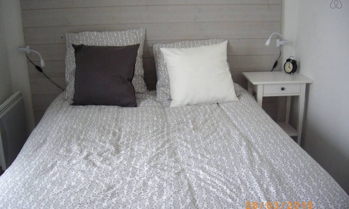 Les Sables d'Olonne Apartment | Inviting Studio Terrace with Ocean View in Secure Residence
