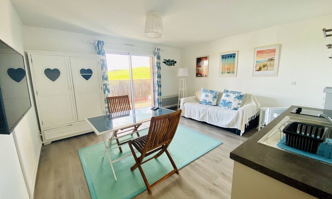 Biscarrosse Plage Apartment | Oceanfront Studio with Terrace & 10/10 Guest Rating