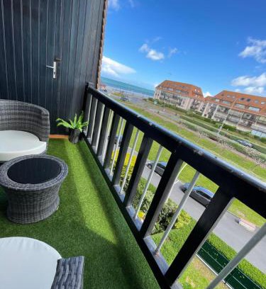 Villers-sur-Mer Apartment | Oceanfront Studio Terrasse Vue Mer with Pet-Friendly Amenities