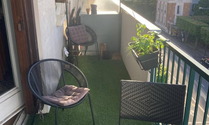 Meudon Apartment | Cozy Studio Terrasse with Seine Views near Eiffel & Versailles