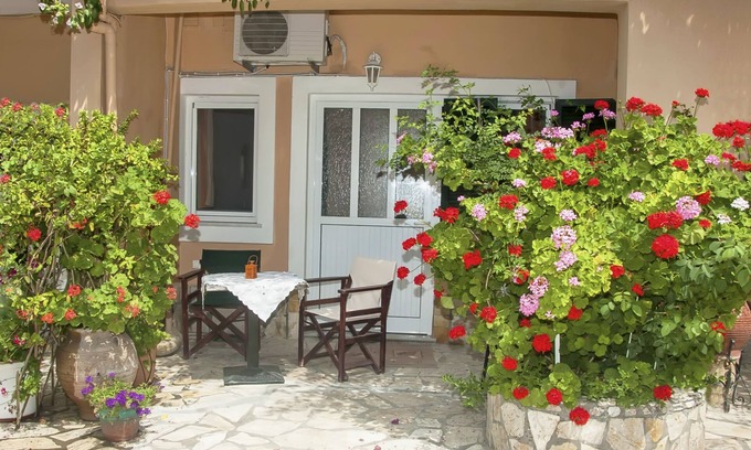 Parelia Apartment | Cozy Studio "Tonia" with Ocean View at Pelekas Beach