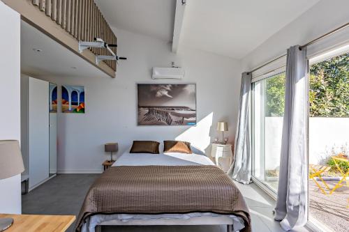 Le Cres Apartment | Well-Equipped Studio with Sports Gear and Great Reviews