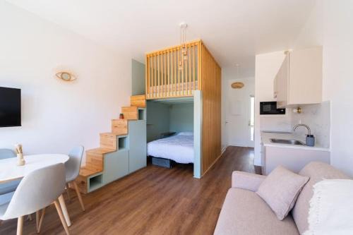 Biscarrosse Plage Apartment | Cozy Studio Steps from the Ocean with Free Wifi Access