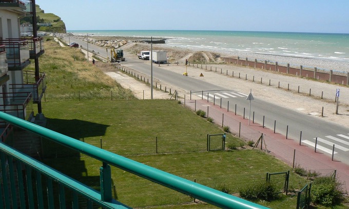 Criel-sur-Mer Apartment | Oceanfront Studio with True Sea View & Guest Rated 9.8