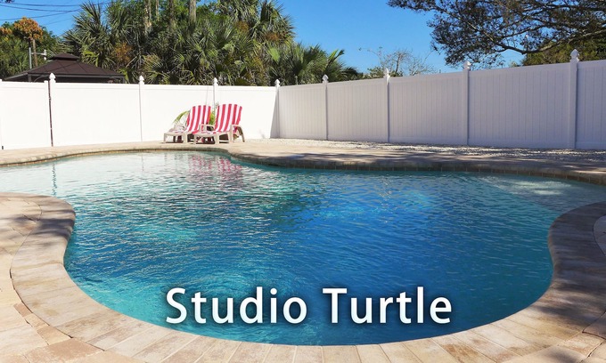 Altamont Manor Apartment | Relaxing Getaway in Florida with Pool & Breakfast Included