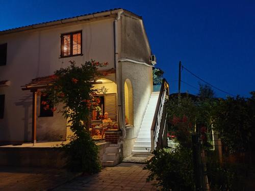 Batalaza Apartment | Family-Friendly Studio Ugljan 15613b - Perfect Getaway