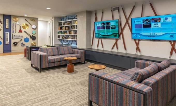 Civic District Condo | Modern Studio in Austin with Rooftop Pool & Full Kitchen