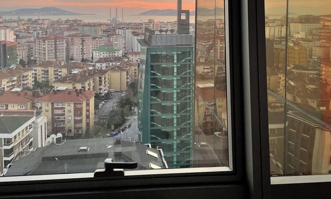 Maltepe Apartment | Cozy Studio Unit with Pool and Gym for Family Fun