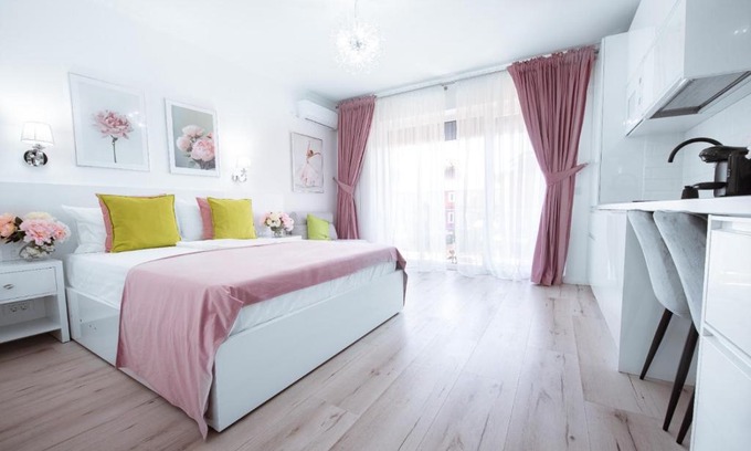 Saturn Apartment | Exceptional Studio Vladut: Child-Friendly Getaway