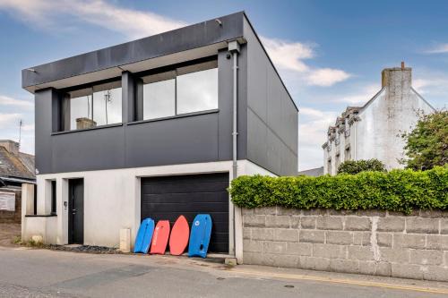 Plobannalec-Lesconil Apartment | Oceanfront Studio with Sea View, Rated 9.8 by Guests