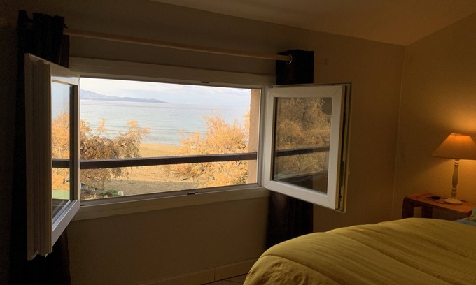Farinole Apartment | Seaside Studio for 2-3 Guests: Highly Rated & Family-Friendly