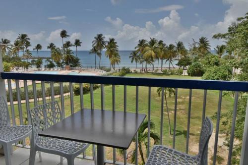 Pointe de la verdure Apartment | Oceanfront Studio Vue Mer Le Gosier with Pool & Hot Tub
