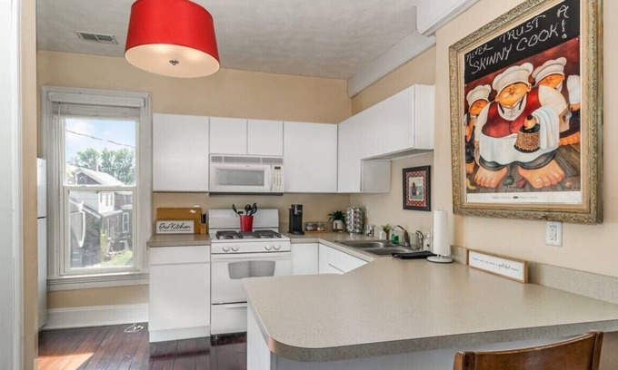 Michigan City Apartment | Beachside Studio with King Bed - Rated 9/10 for Comfort