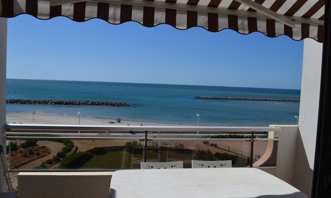 Palavas-les-Flots Apartment | Scenic Waterfront Studio with Ocean View Near the Beach