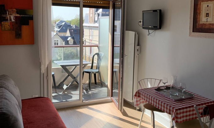 Cabourg Apartment | Beautiful Studio Waterfront Cabourg with Garden View