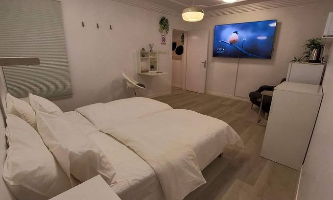 Riyadh Apartment | Stylish Studio with Office Space & Breakfast Amenities