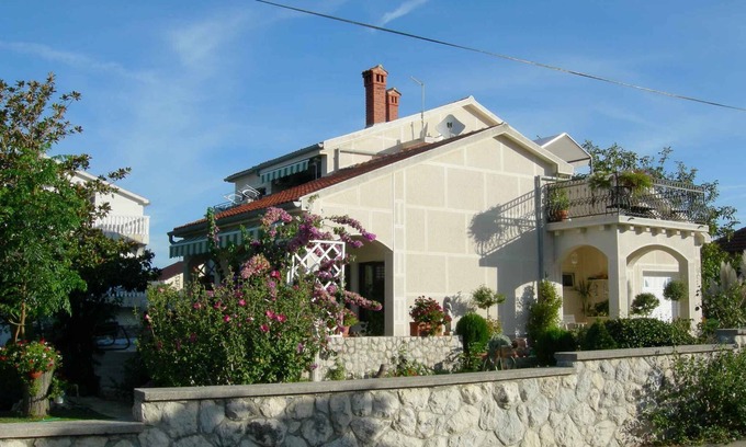 Vrsi Apartment | Air-Conditioned Studio with Oceanfront Views & Great Amenities