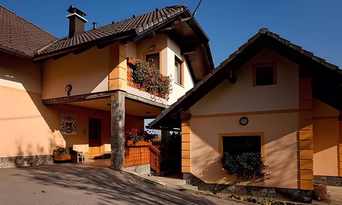 Gorenja Vas pri Smarjeti Apartment | Relaxing Holiday Home with Air Conditioning & Panoramic Views