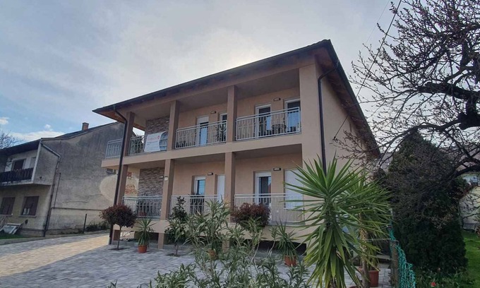 Heviz Apartment | Cozy Studio with Amenities Near City Center & Ocean Views