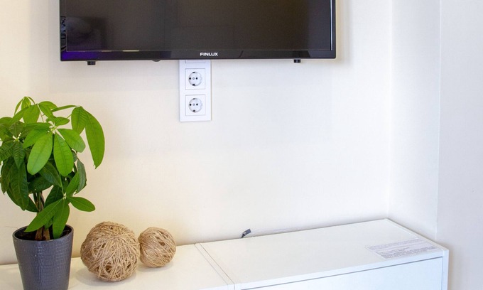 Vilnius city municipality Apartment | Cozy Studio with Balcony & Kitchen: Perfect for Your Stay