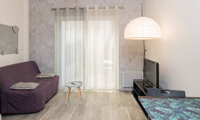 Les Arceaux Apartment | Cozy Studio with Courtyard - Guest Rated 10/10, Pet Friendly