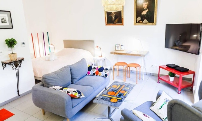 Lyon City Centre Apartment | Modern Studio with Garage Near Gare Perrache in Lyon