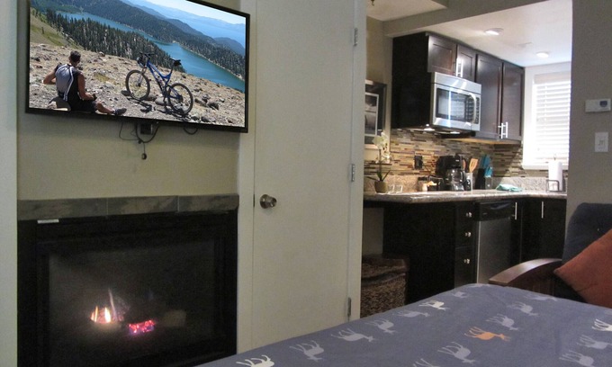 Lakeside Park Cabin | Inviting Studio with Kitchenette, Fireplace & Nearby Attractions