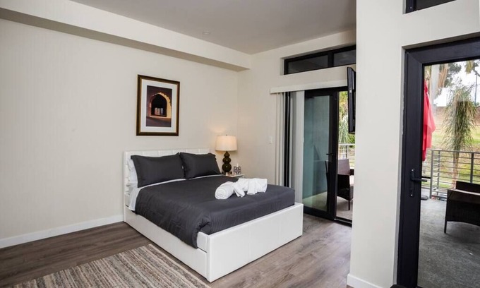Bankers Hill Apartment | Charming Studio with Large Balcony in San Diego Gateway