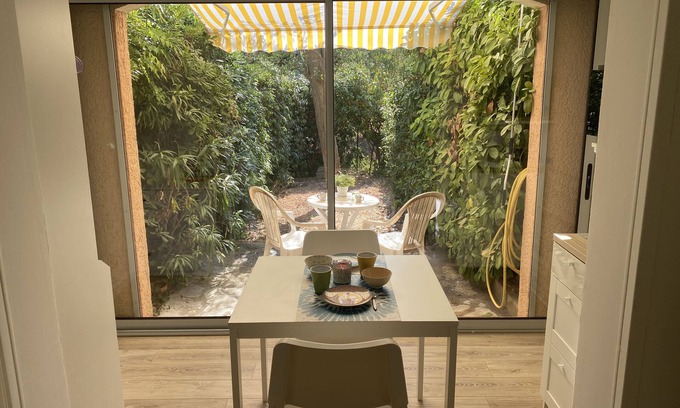 Sausset-les-Pins Apartment | Cozy Studio with Garden and Parking Near the Ocean
