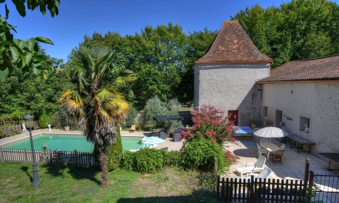 Douchapt House | Studio with private garden and terrace and swimming pool