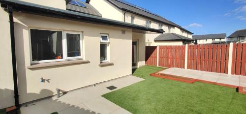 Ongar Apartment | Cozy Studio with Private Kitchen for Your Getaway